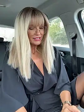 NaughtyNinky online show from April 14, 8:30 am