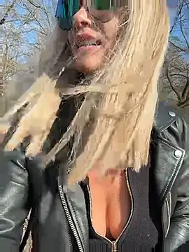 NaughtyNinky online show from March 10, 12:53 pm