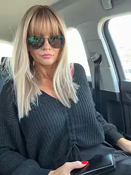 NaughtyNinky online show from March 13, 12:43 pm