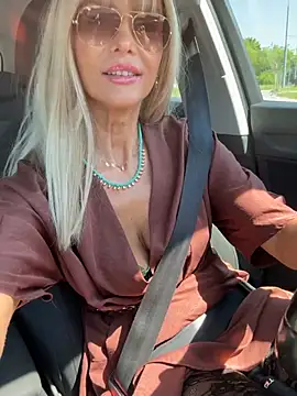 NaughtyNinky online show from May 26, 9:29 am