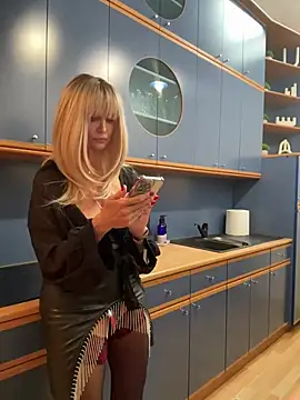 Snapshot of NaughtyNinky chatting on July 7, 2:42 pm NaughtyNinky online show from July 7, 2:42 pm