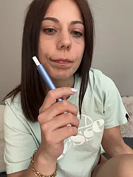 Snapshot of Luna_licous chatting on May 27, 1:07 pm Luna licous online show from May 27, 1:07 pm