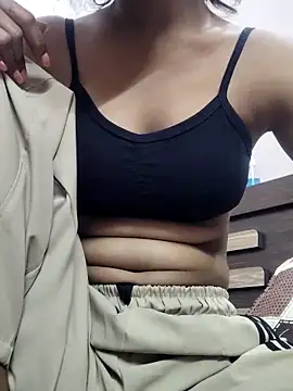 Snapshot of monikajaan4763 chatting on February 26, 2:00 am monikajaan4763 online show from February 26, 2:00 am