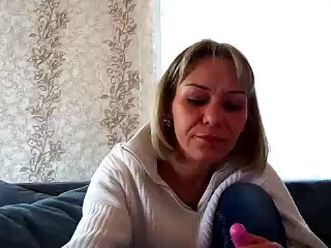 MissKryss online show from February 3, 12:10 pm