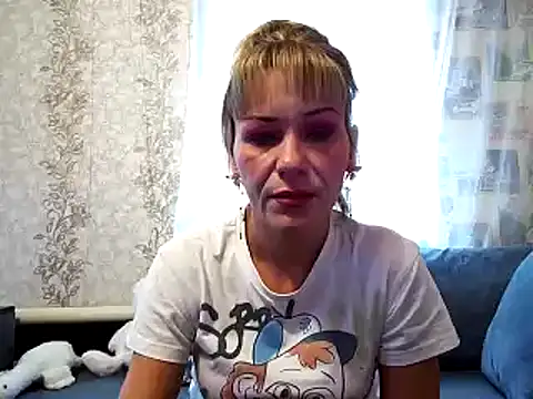 MissKryss online show from February 7, 11:40 am