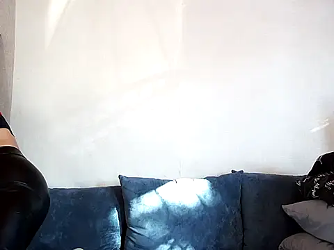 MissKryss online show from February 18, 6:00 am