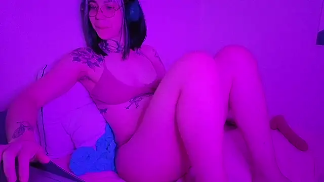 Snapshot of Dirty_Pink chatting on July 16, 8:39 pm Dirty Pink online show from July 16, 8:39 pm
