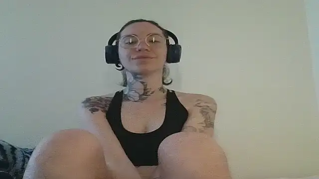 Dirty Pink online show from March 26, 9:51 am