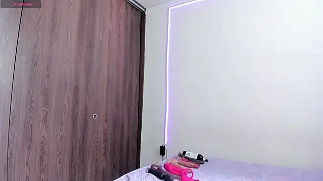 maazikeenx online show from April 10, 2:13 pm