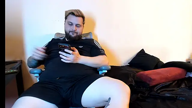 ashtondel online show from April 5, 2:02 pm