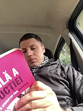 allee2206 online show from March 26, 9:07 am