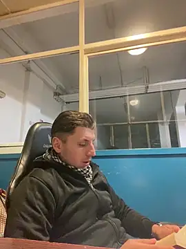 allee2206 online show from March 28, 10:00 pm