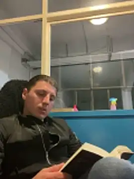 allee2206 online show from April 12, 9:18 pm