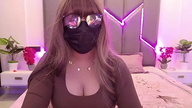 ur Sakura online show from January 5, 7:06 pm