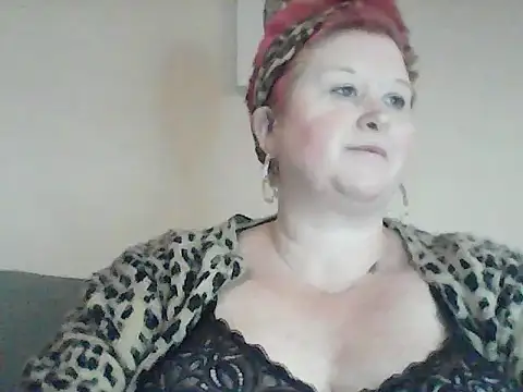 BustyRedxx online show from June 4, 8:41 am