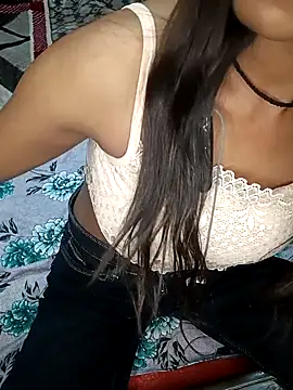 Snapshot of Moongirl963 chatting on February 28, 5:01 pm Moongirl963 online show from February 28, 5:01 pm