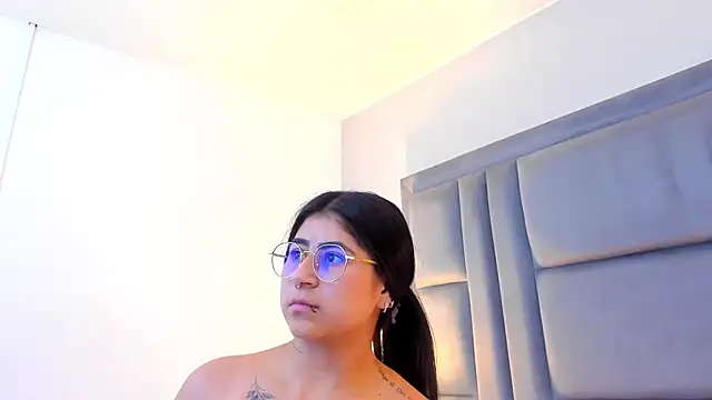 Snapshot of ScarletJons chatting on July 2, 3:23 am ScarletJons online show from July 2, 3:23 am