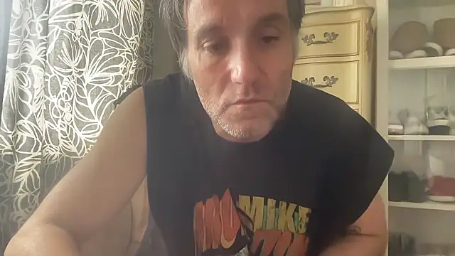 Snapshot of wolverinedream chatting on June 6, 6:24 pm wolverinedream online show from June 6, 6:24 pm
