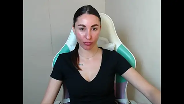 cammila horn online show from April 25, 5:21 am