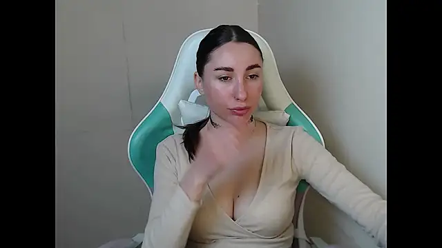 cammila horn online show from April 23, 5:36 am