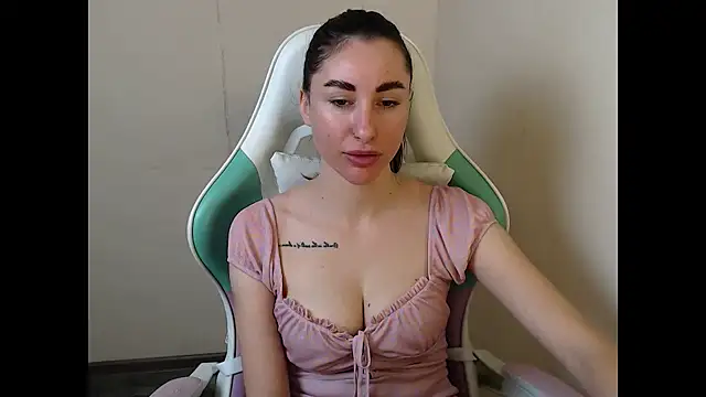 cammila horn online show from March 4, 6:43 am