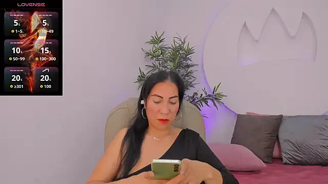 AmberJoyMilf online show from April 15, 7:58 pm