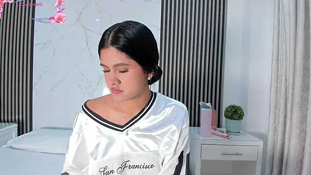 NatashaTaylor1 online show from April 6, 11:06 pm