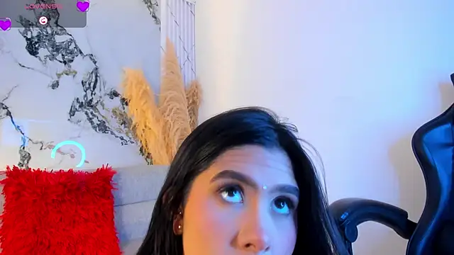 NatashaTaylor1 online show from February 5, 8:26 pm