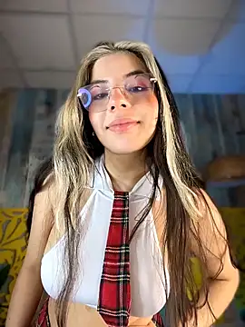 ShyDesireXXX online show from April 14, 9:31 pm