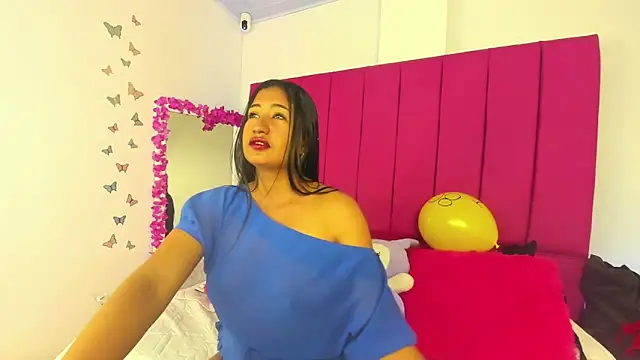 Mia Miller001 online show from February 7, 8:17 pm