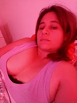 laupassion66l online show from February 5, 6:15 pm