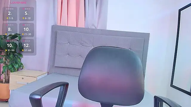 saray reesee online show from February 19, 7:55 pm