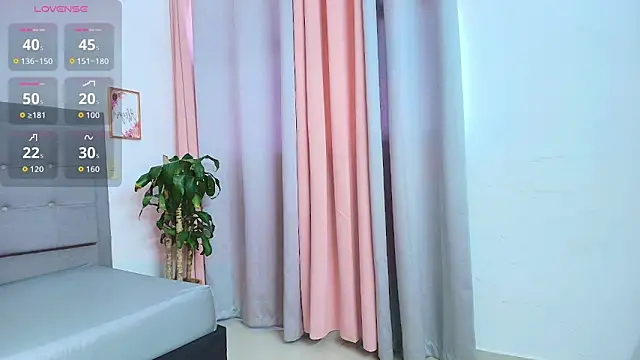 saray reesee online show from February 14, 7:58 pm