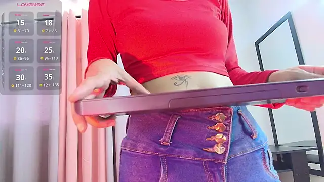 saray reesee online show from February 11, 8:09 pm