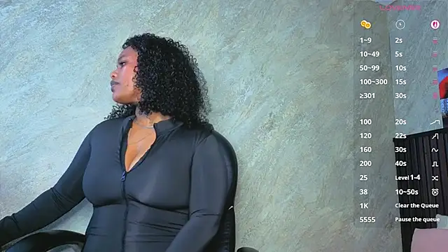 Snapshot of tanisha__lux chatting on July 15, 10:39 pm tanisha lux online show from July 15, 10:39 pm
