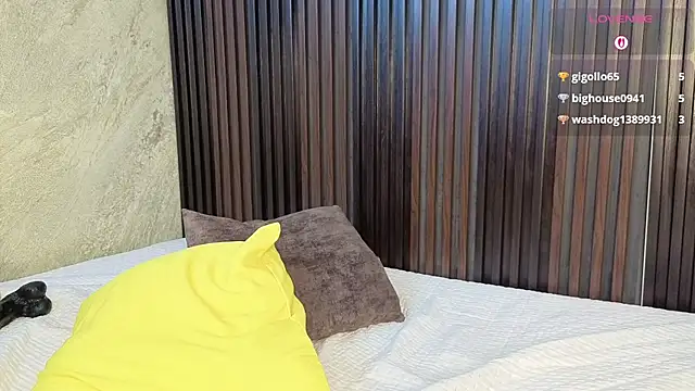 tanisha  lux online show from April 11, 7:45 am