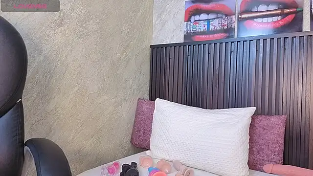 tanisha  lux online show from May 25, 3:06 am