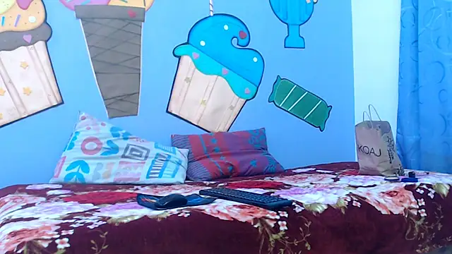 skinnysexzara18 online show from January 12, 1:01 am