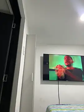 TaylorrHill online show from February 5, 6:15 pm