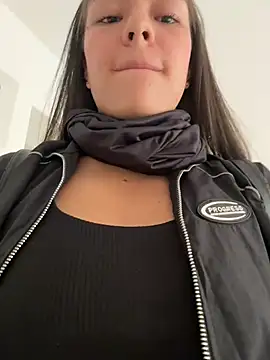 TaylorrHill online show from April 1, 7:44 pm