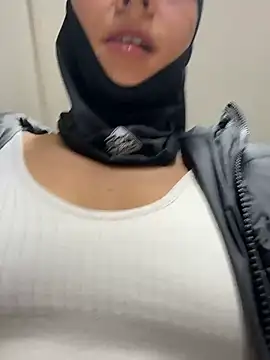 TaylorrHill online show from March 4, 6:59 pm