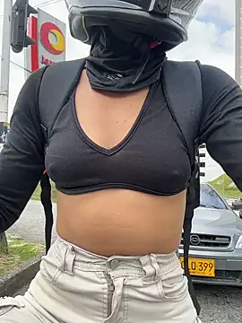 TaylorrHill online show from April 12, 7:39 pm