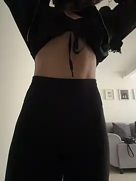 TaylorrHill online show from March 3, 6:04 pm