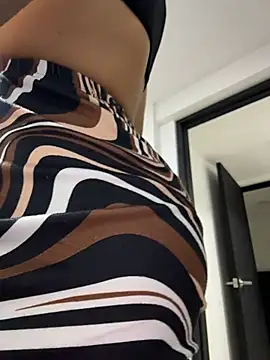 TaylorrHill online show from March 22, 8:10 pm