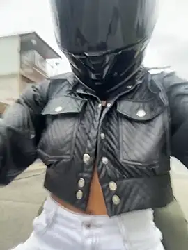 TaylorrHill online show from April 11, 7:50 pm