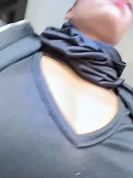 TaylorrHill online show from April 4, 7:42 pm