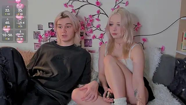 SweetheartsFriends online show from March 31, 8:22 pm