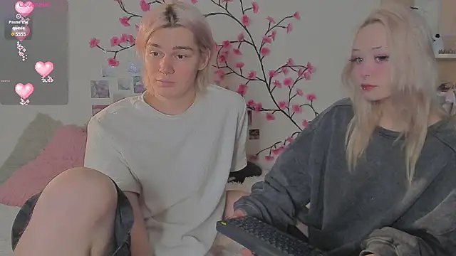 SweetheartsFriends online show from March 10, 6:28 am