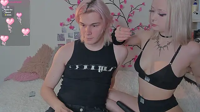 SweetheartsFriends online show from March 6, 8:53 am