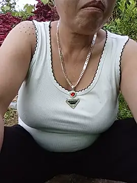 Snapshot of Agnes-baby chatting on June 26, 11:27 am Agnes-baby online show from June 26, 11:27 am